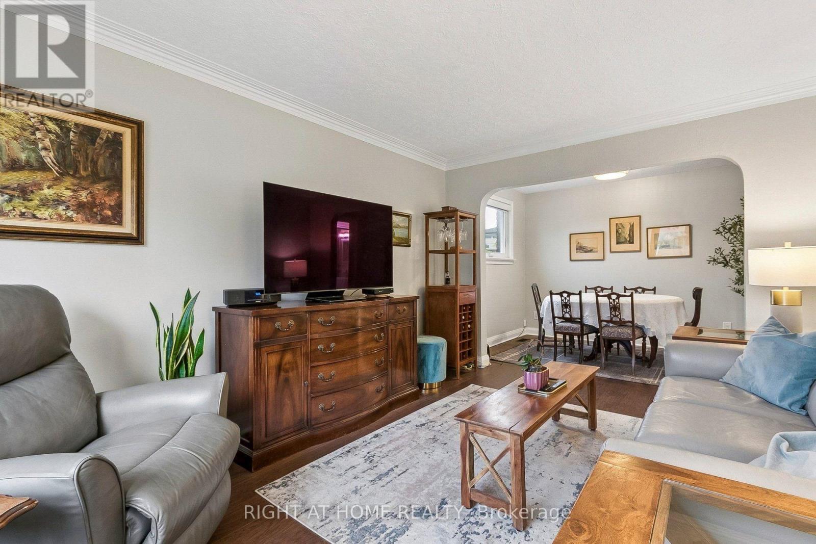 19 Flempton Crescent, Toronto, Ontario  M1K 3B3 - Photo 9 - E13860556