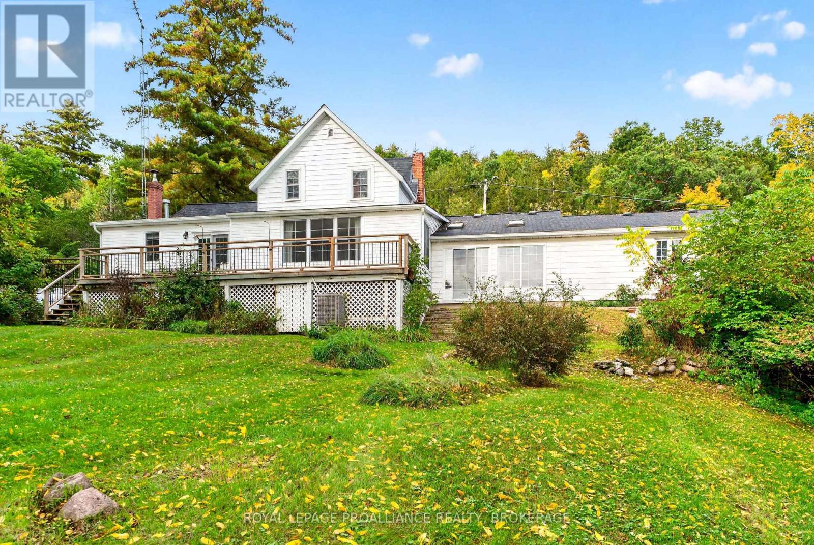 1 POND STREET, Westport, Ontario
