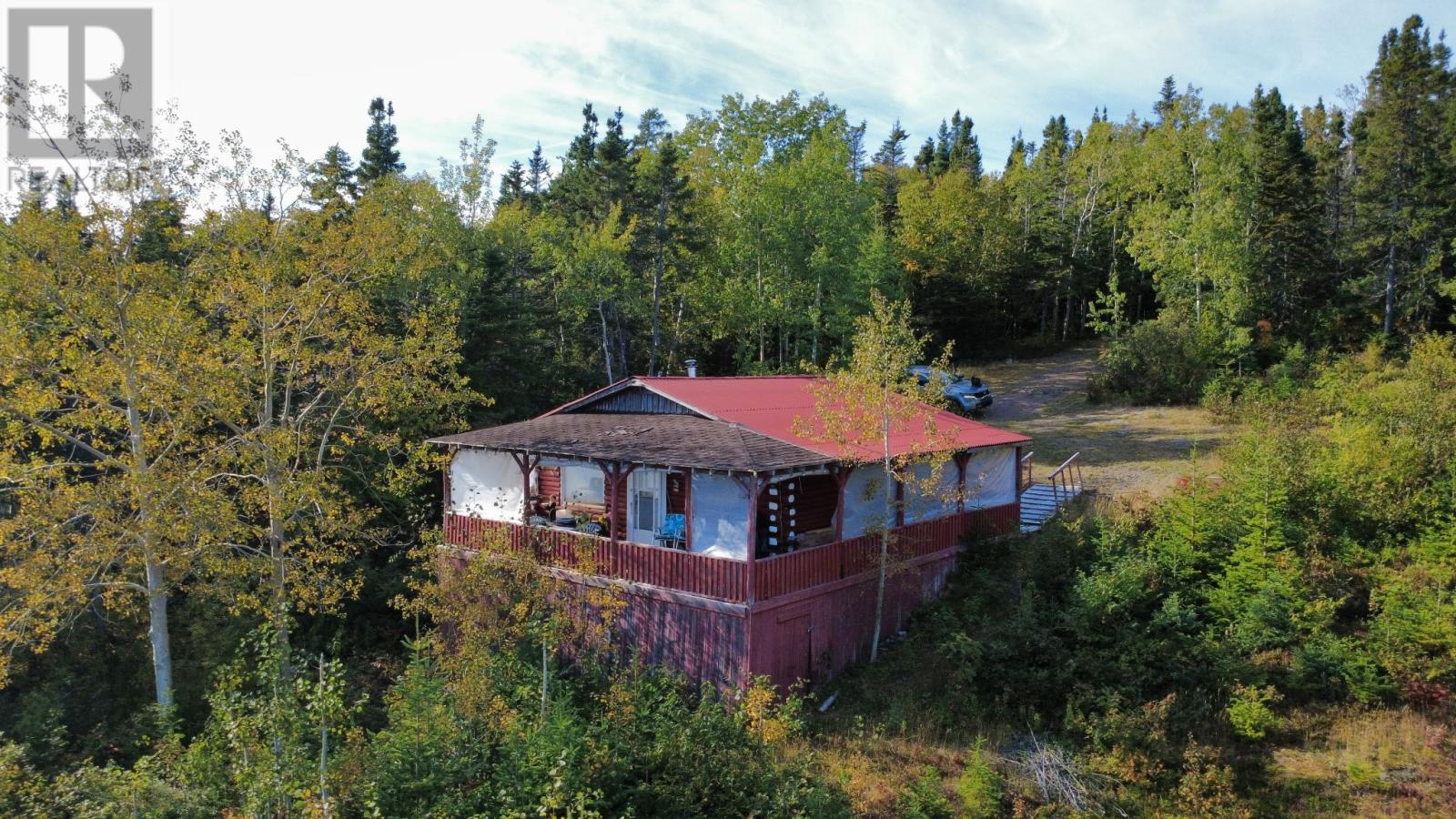 <div class="slider-price">$79,900</div><p>14 Old Country Road, Point Of Bay, Newfoundland & Labrador</p>