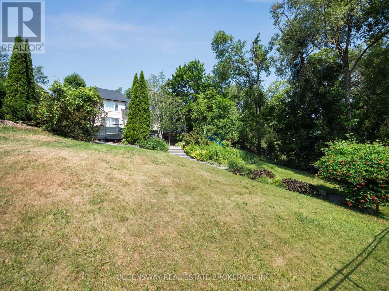 109 Woodriver Bend, Georgina, Ontario  L0E 1R0 - Photo 50 - N12924028