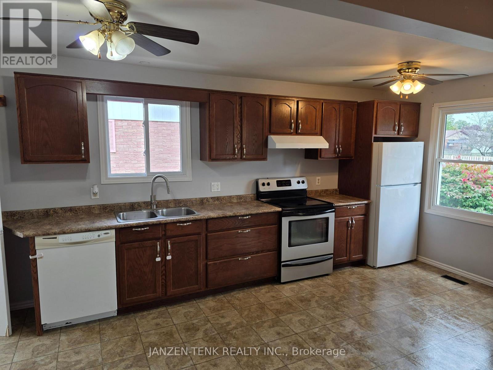 119 Moore Avenue, Aylmer, Ontario  N5H 2Z8 - Photo 2 - X13860582