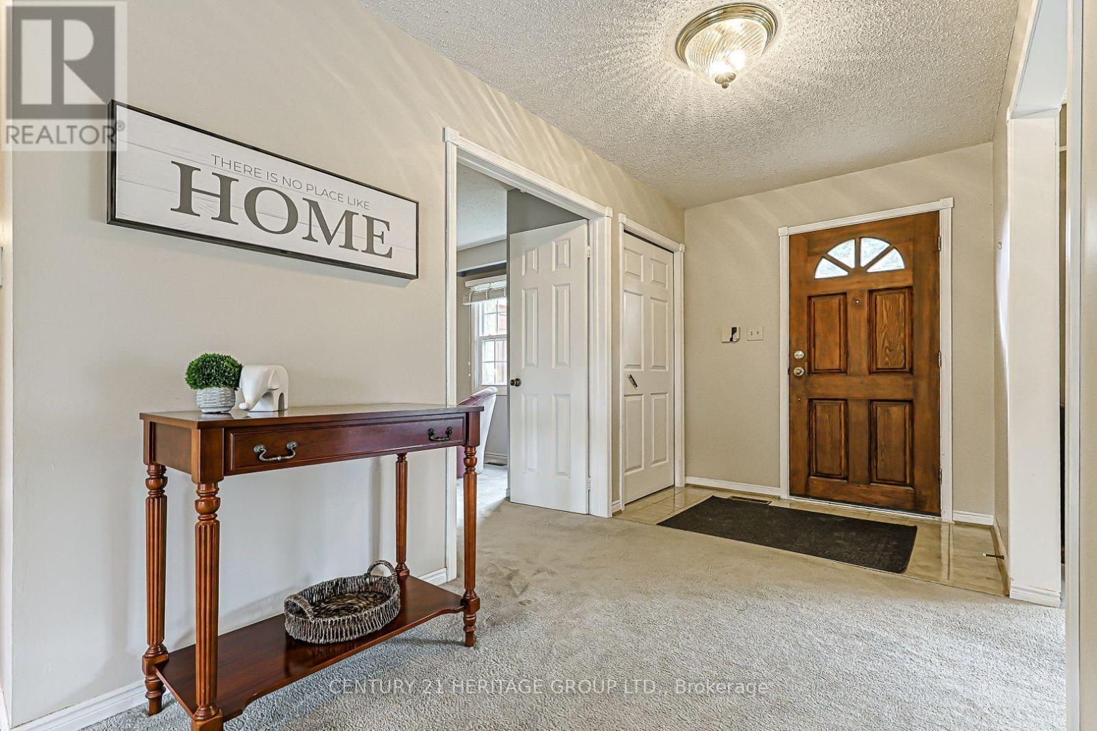 20 Simmons Crescent, Aurora, Ontario  L4G 6B5 - Photo 3 - N13860576