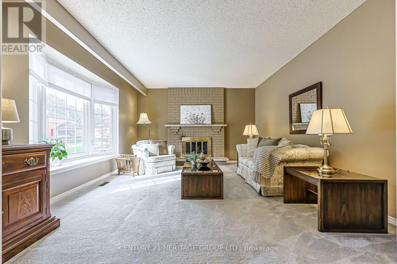 20 Simmons Crescent, Aurora, Ontario  L4G 6B5 - Photo 4 - N13860576