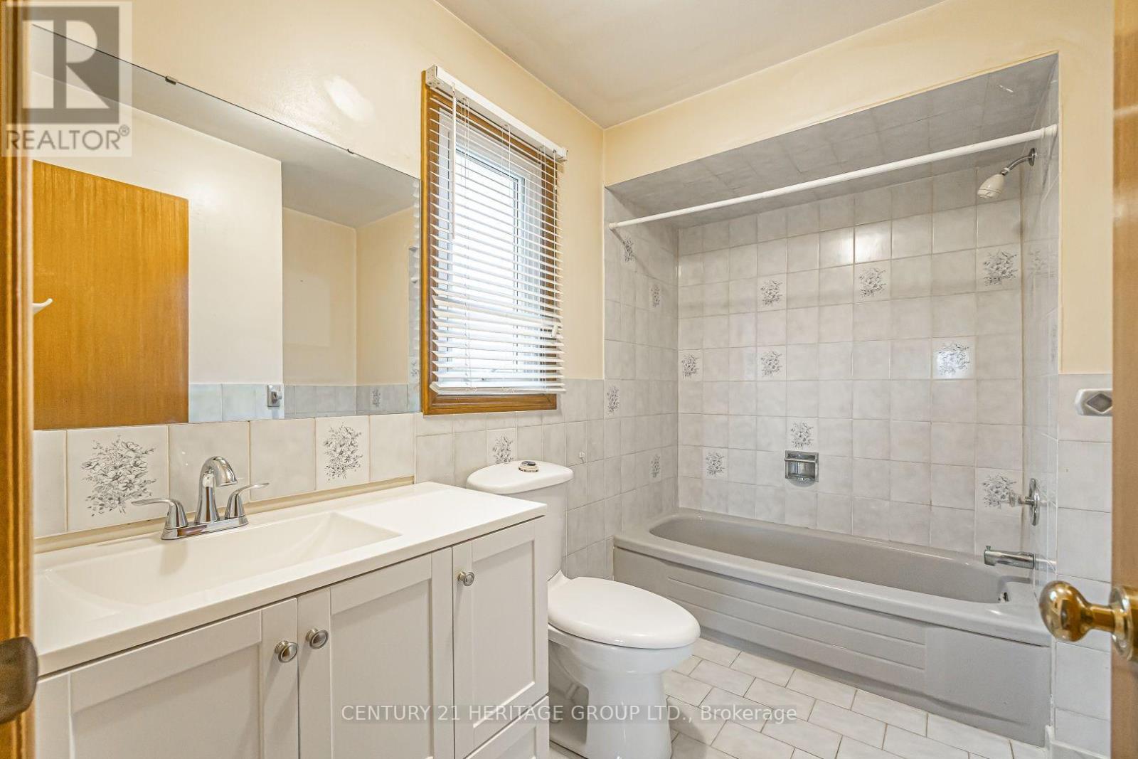100 Adrianno Crescent, Vaughan, Ontario  L4L 5R6 - Photo 18 - N13860590