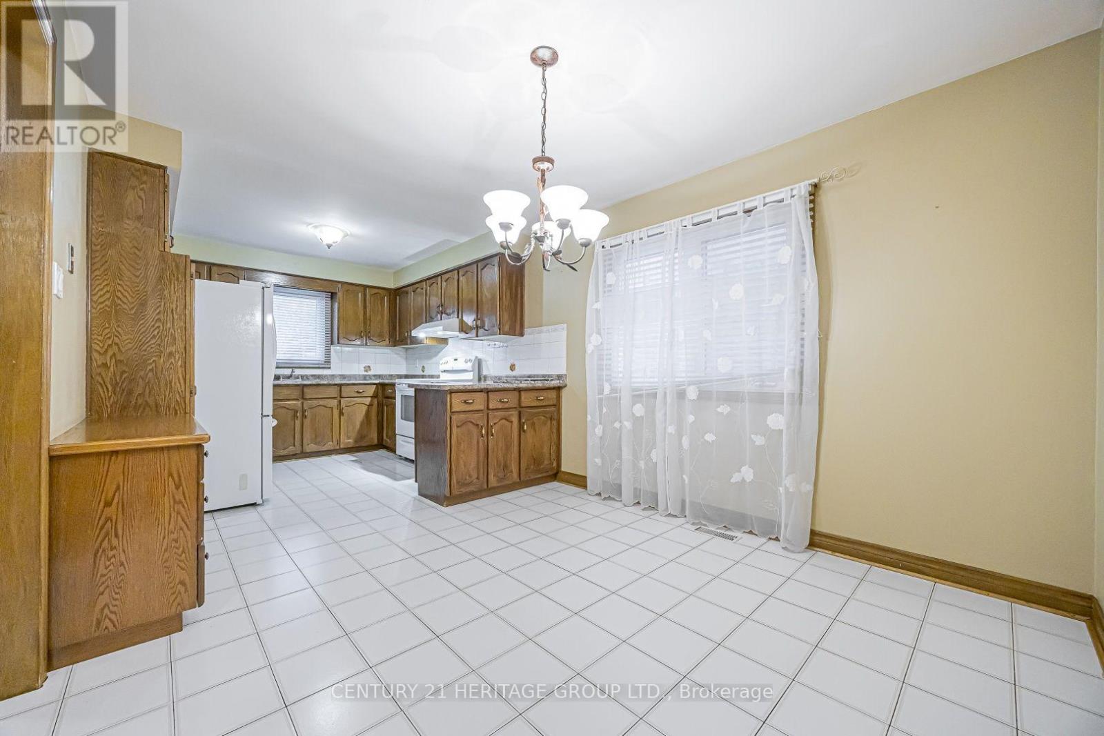 100 Adrianno Crescent, Vaughan, Ontario  L4L 5R6 - Photo 9 - N13860590