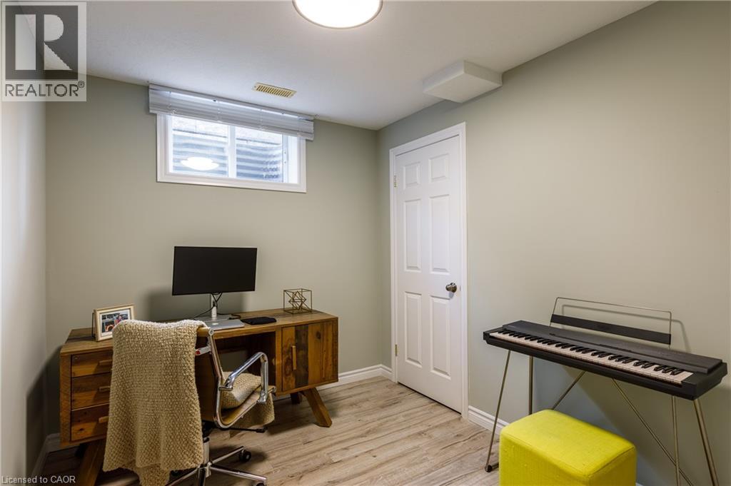 907 Doon Village Road, Kitchener, Ontario  N2P 1A1 - Photo 22 - 40863851