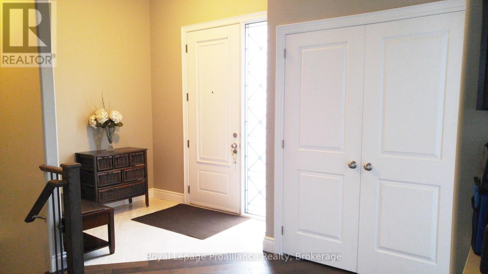 10 Lockside Drive, Peterborough (Otonabee Ward 1), Ontario  K9J 8T1 - Photo 3 - X13860636