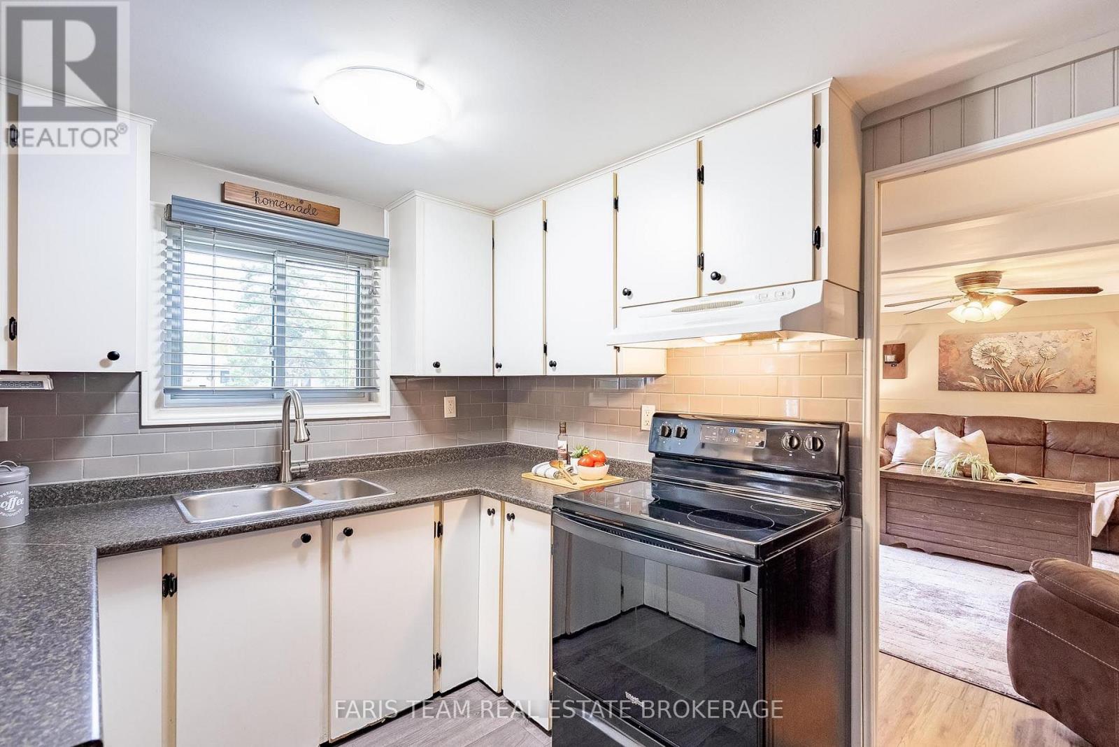 244/250 Dignard Avenue, Tay (Port Mcnicoll), Ontario  L0K 1R0 - Photo 3 - S13860706