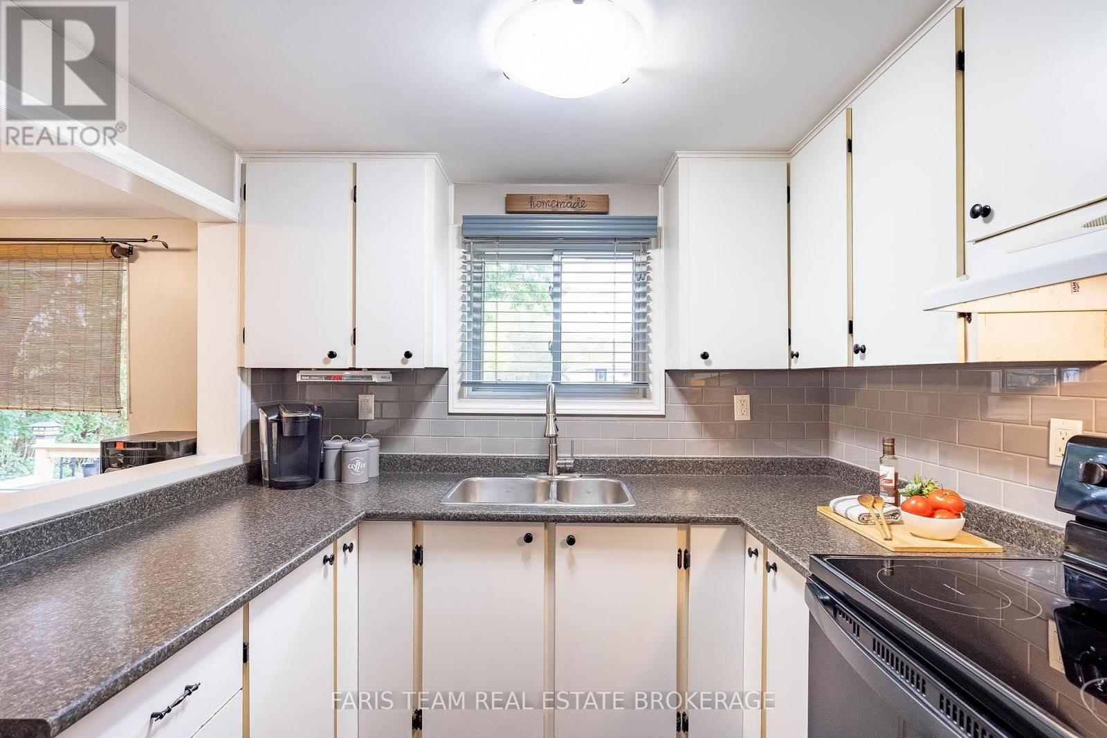 244/250 Dignard Avenue, Tay (Port Mcnicoll), Ontario  L0K 1R0 - Photo 4 - S13860706