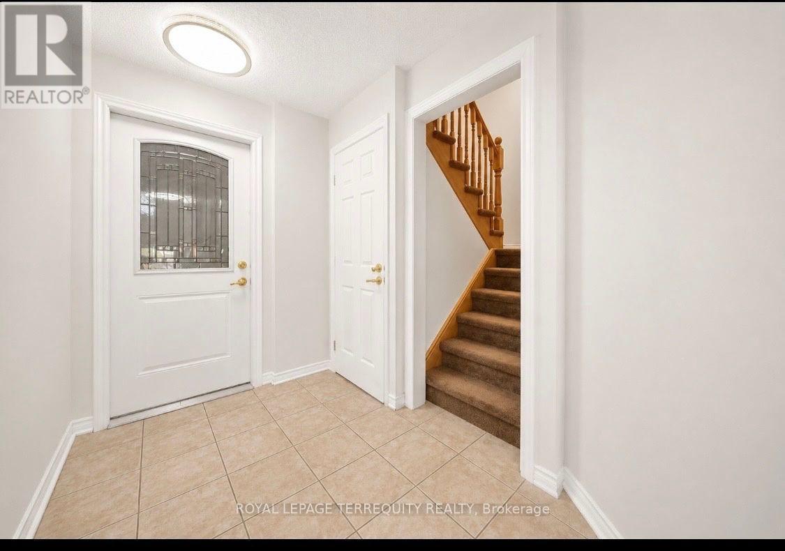 99 Sufi Crescent, Toronto, Ontario  M4A 2X2 - Photo 9 - C13750124