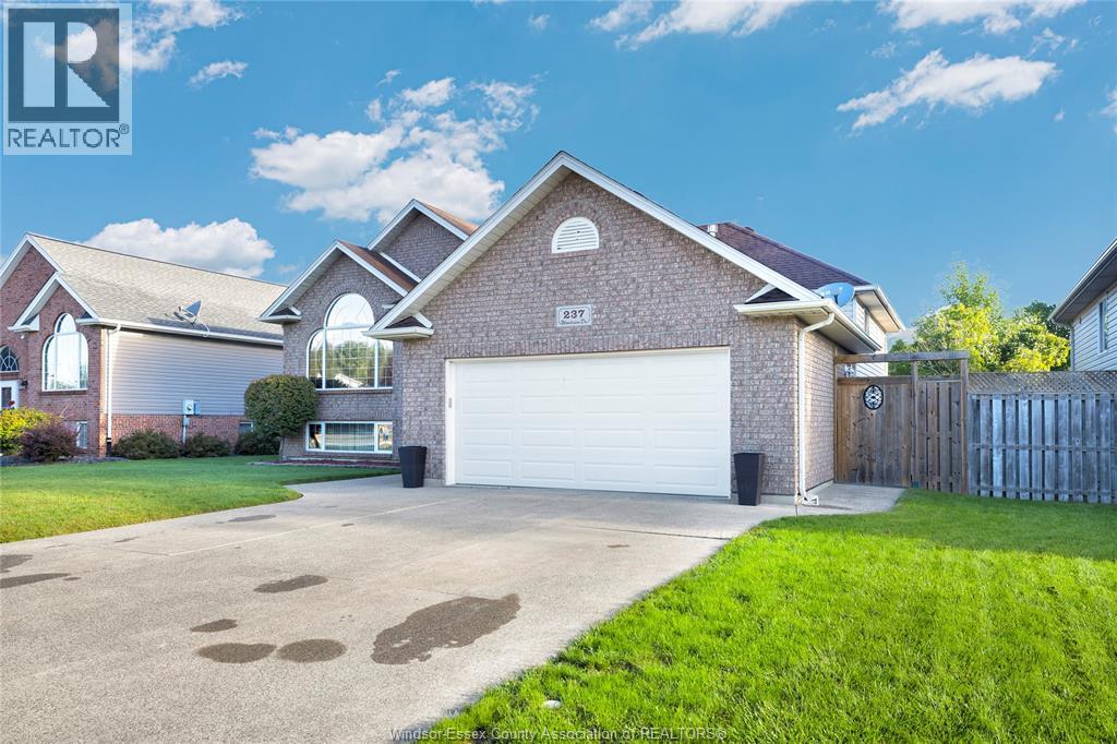 237 Woodview Drive, Essex, Ontario  N8M 3E9 - Photo 3 - 26023757