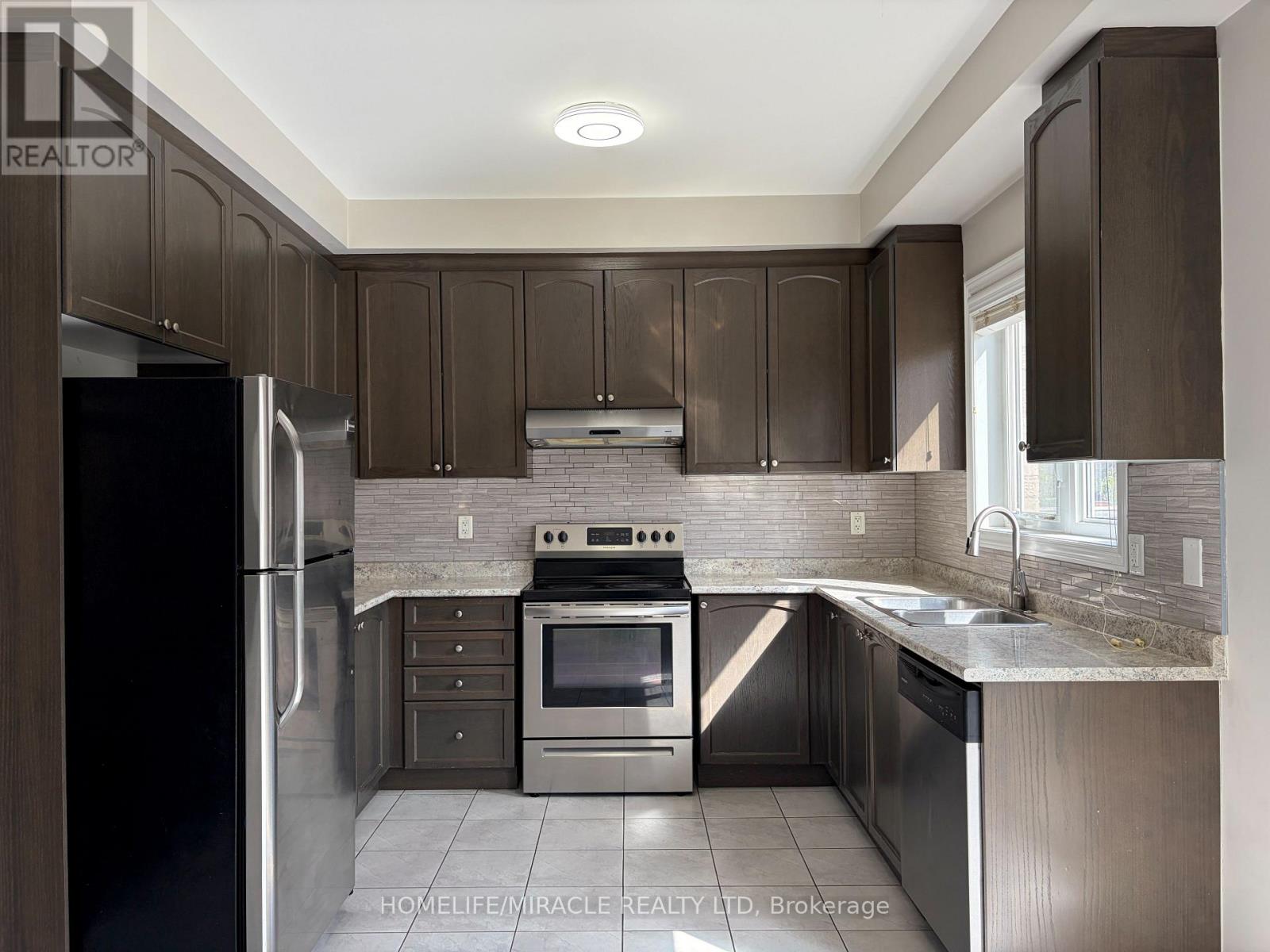 15 Banbridge Crescent, Brampton, Ontario  L6X 5L9 - Photo 4 - W13805762