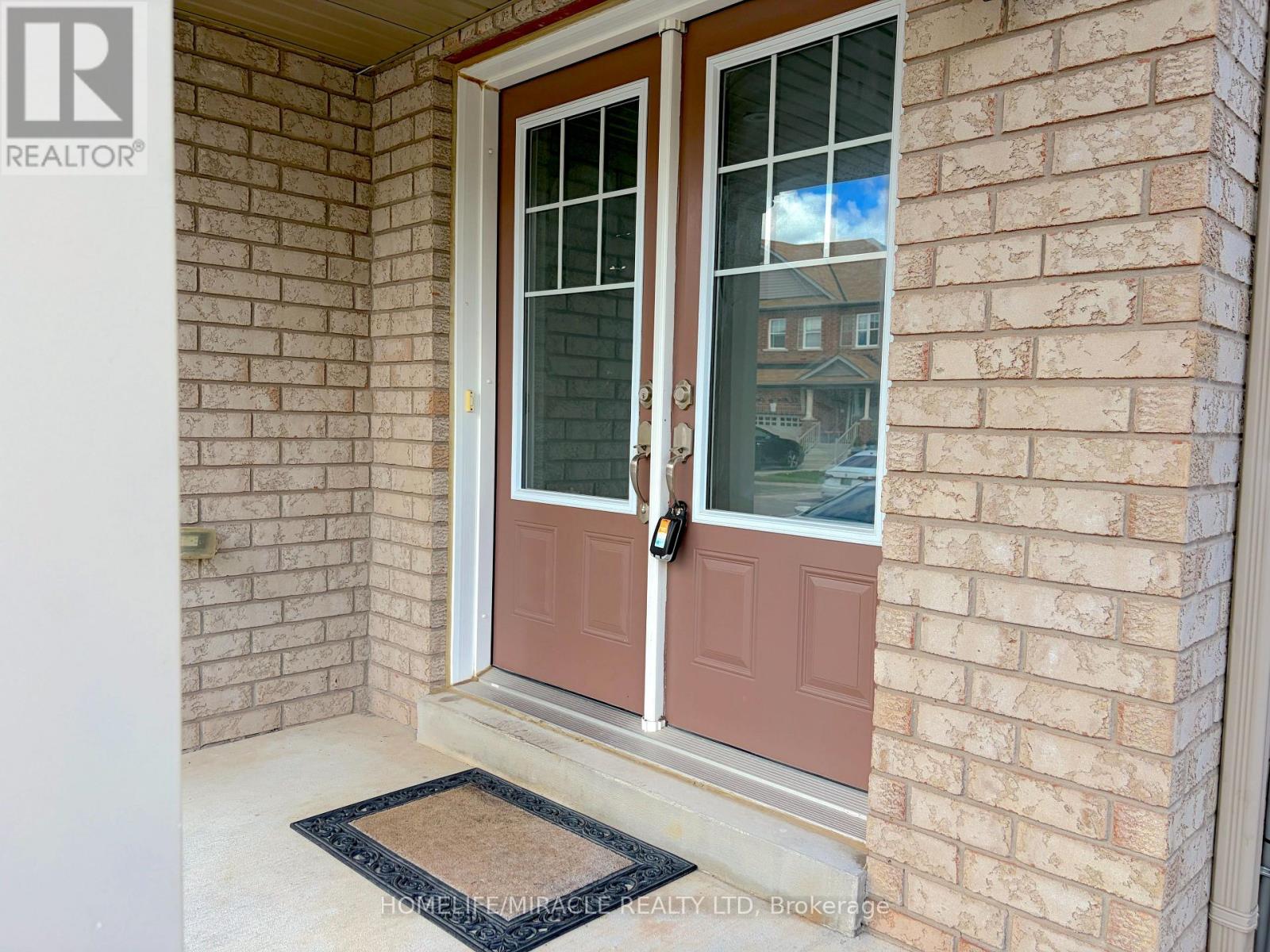15 Banbridge Crescent, Brampton, Ontario  L6X 5L9 - Photo 2 - W13805762