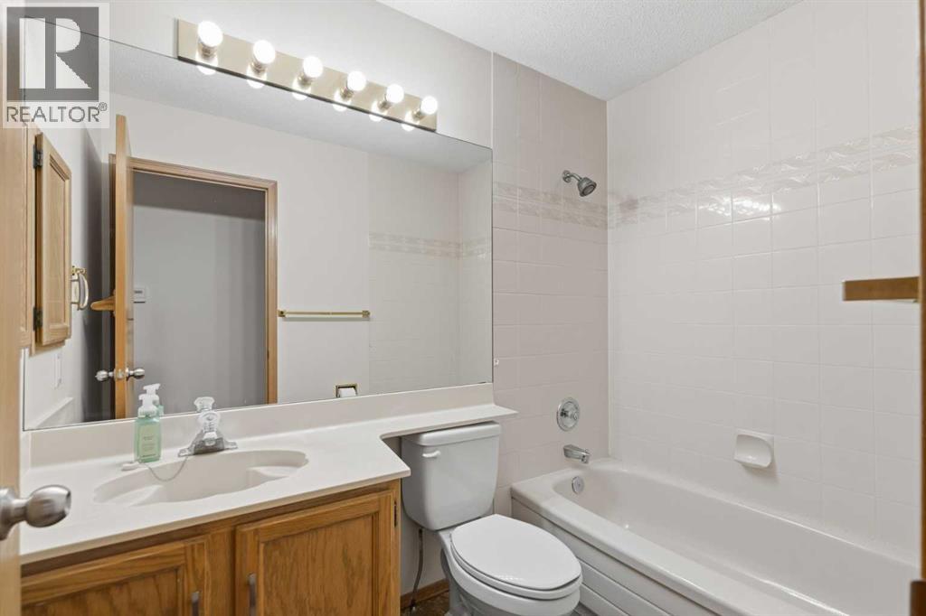 60 Sundown Way SE, Calgary, Alberta  T2X 3B6 - Photo 22 - A2348923