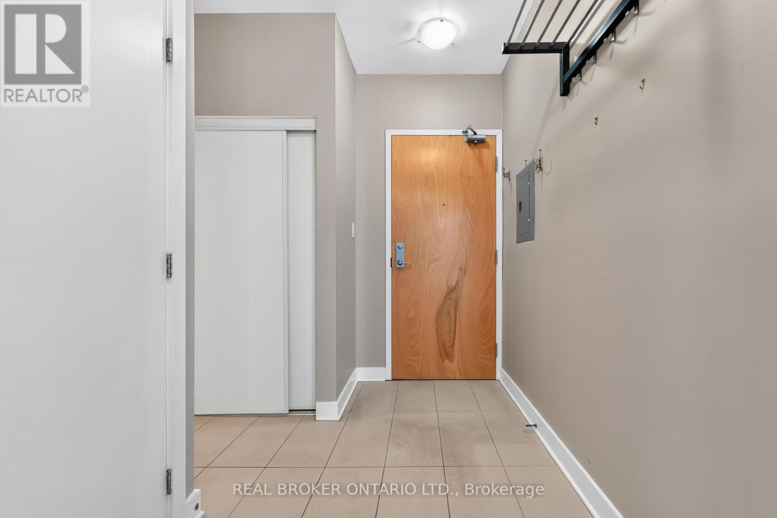 201 - 360 Cumberland Street, Ottawa, Ontario  K1N 0B1 - Photo 3 - X13860768