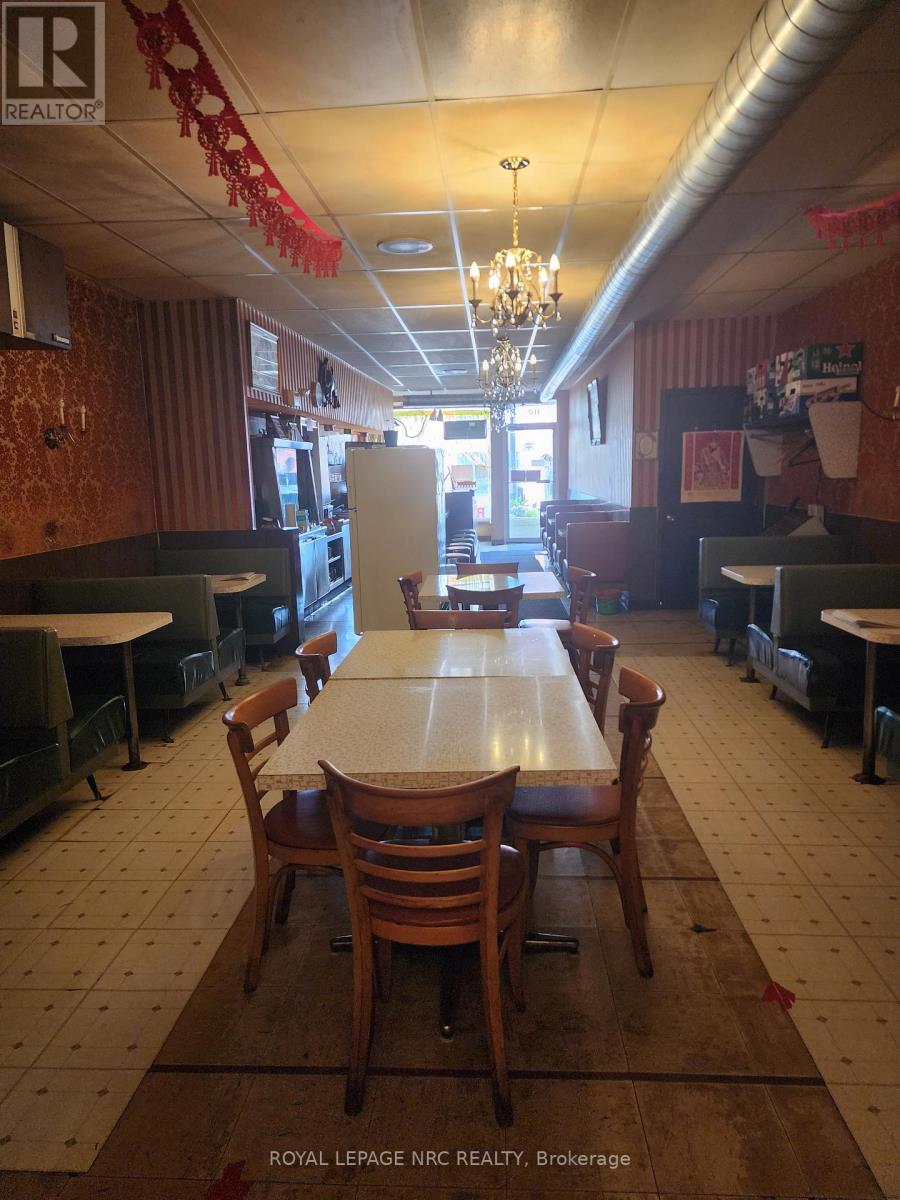 310 St. Paul Street, St. Catharines, Ontario  L2R 3M9 - Photo 2 - X13860828