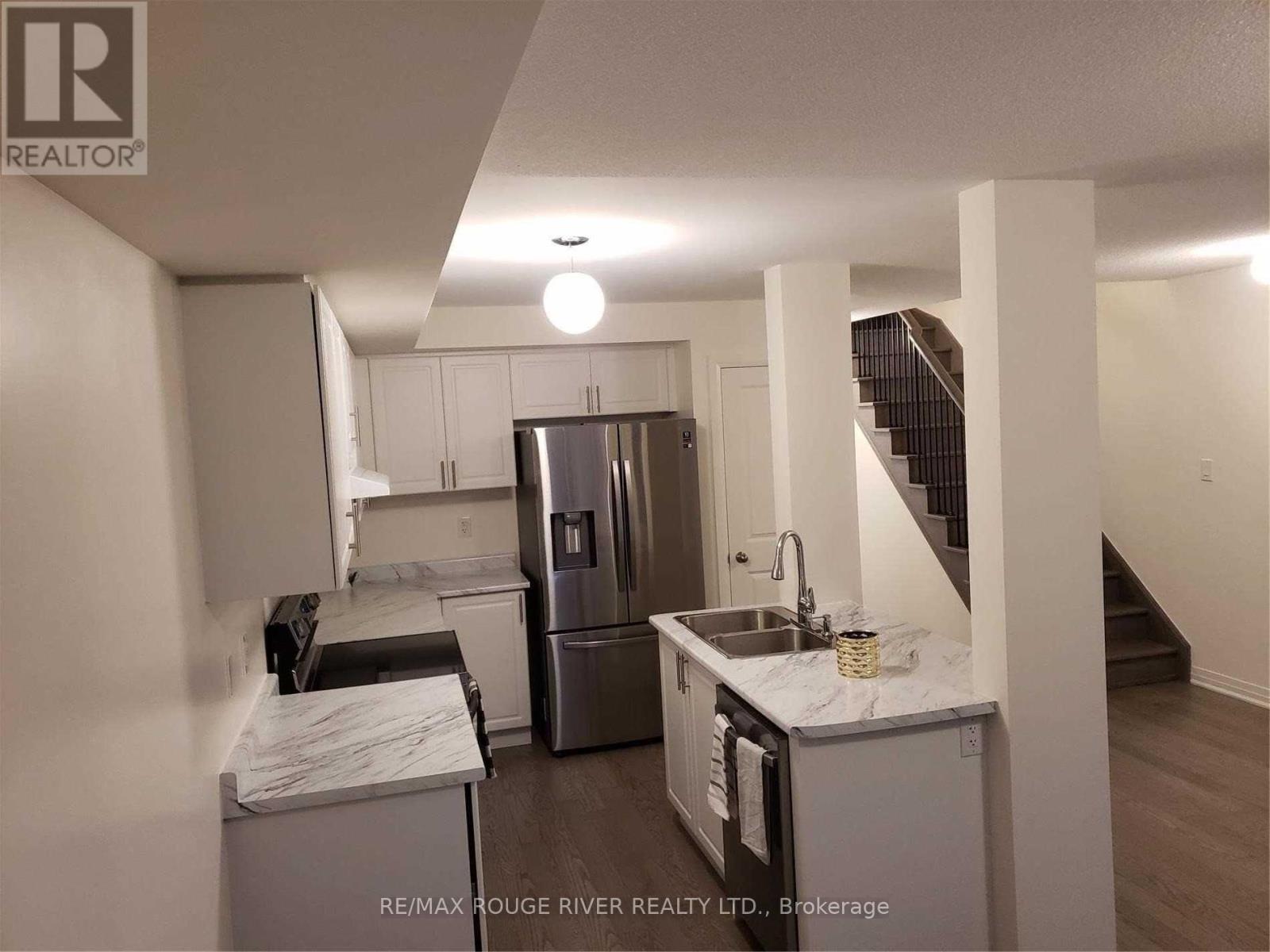 19 Caspian Square, Clarington, Ontario  L7C 3N1 - Photo 3 - E13860890