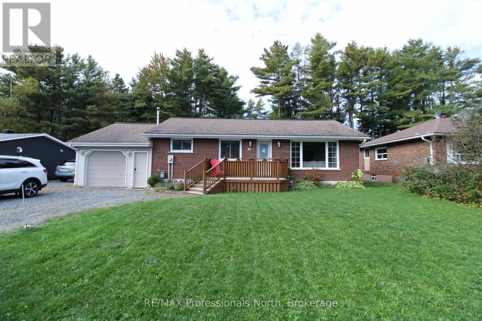 83 Pine Street, Bracebridge, Ontario  P1L 1K8 - Photo 1 - X13860834