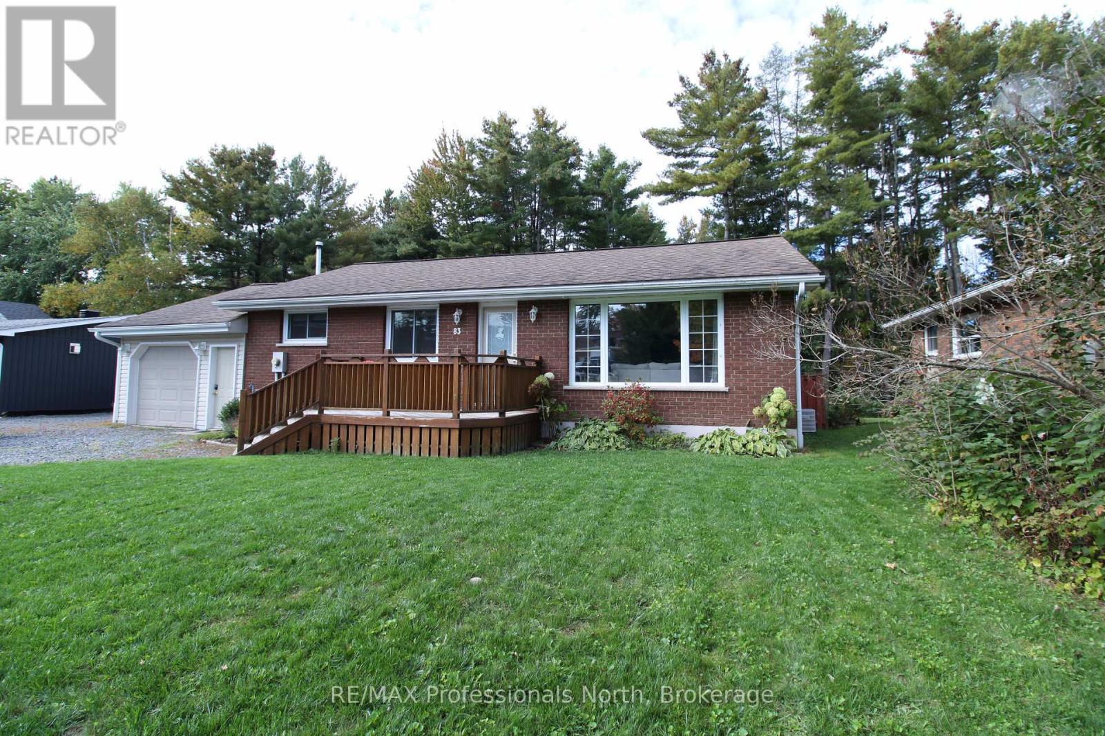 83 Pine Street, Bracebridge, Ontario  P1L 1K8 - Photo 2 - X13860834