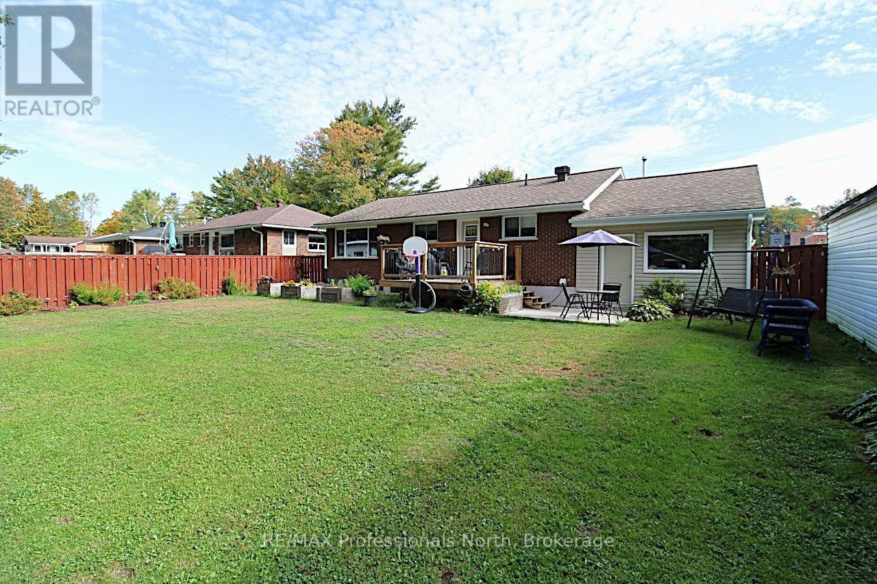 83 Pine Street, Bracebridge, Ontario  P1L 1K8 - Photo 4 - X13860834