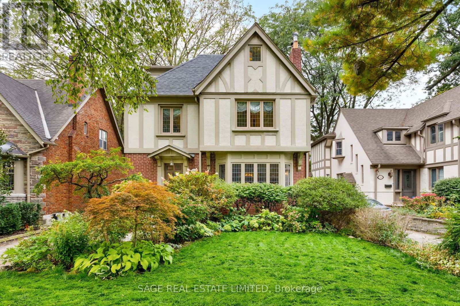 124 Brentwood Road N, Toronto, Ontario  M8X 2C6 - Photo 1 - W13860852