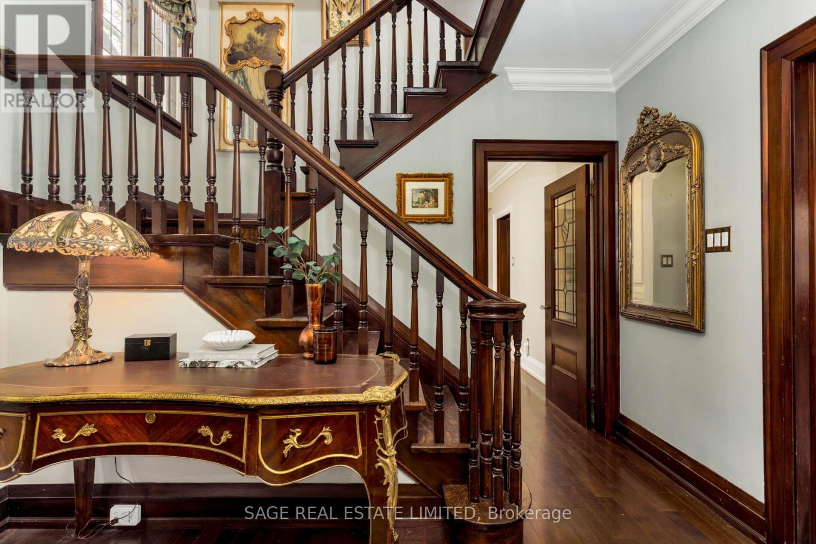 124 Brentwood Road N, Toronto, Ontario  M8X 2C6 - Photo 3 - W13860852