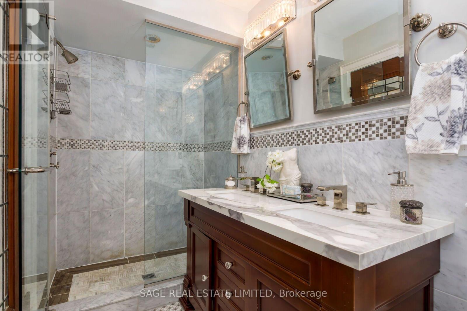 124 Brentwood Road N, Toronto, Ontario  M8X 2C6 - Photo 34 - W13860852