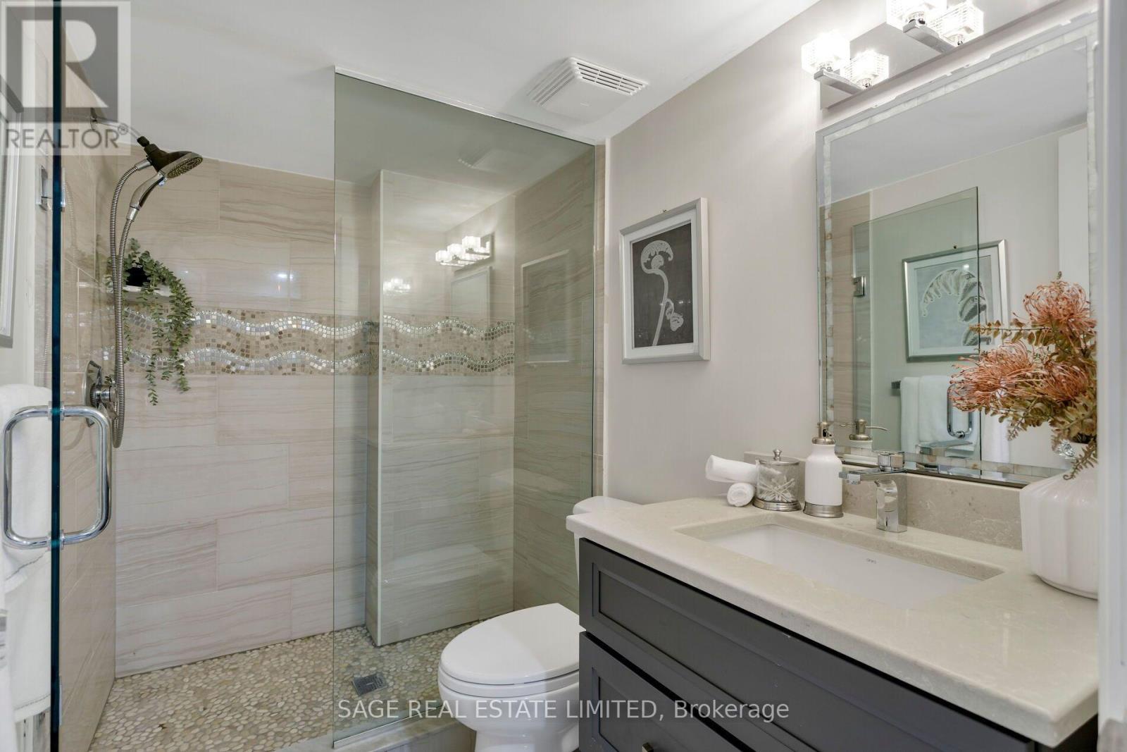 124 Brentwood Road N, Toronto, Ontario  M8X 2C6 - Photo 45 - W13860852