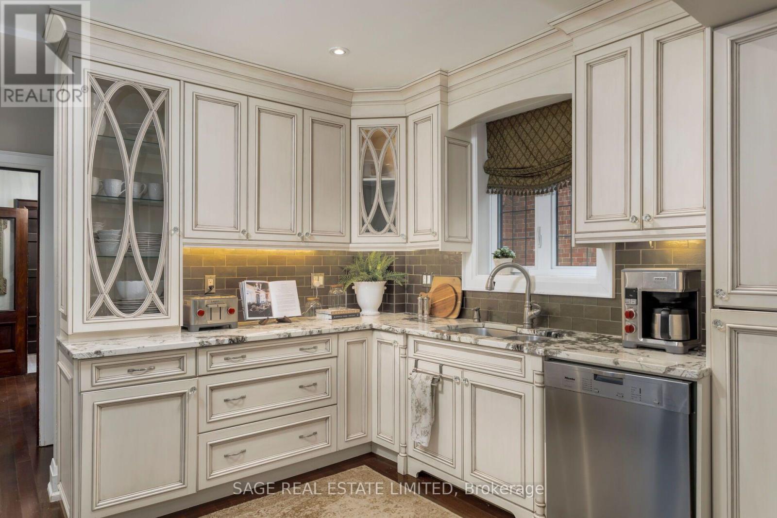 124 Brentwood Road N, Toronto, Ontario  M8X 2C6 - Photo 8 - W13860852