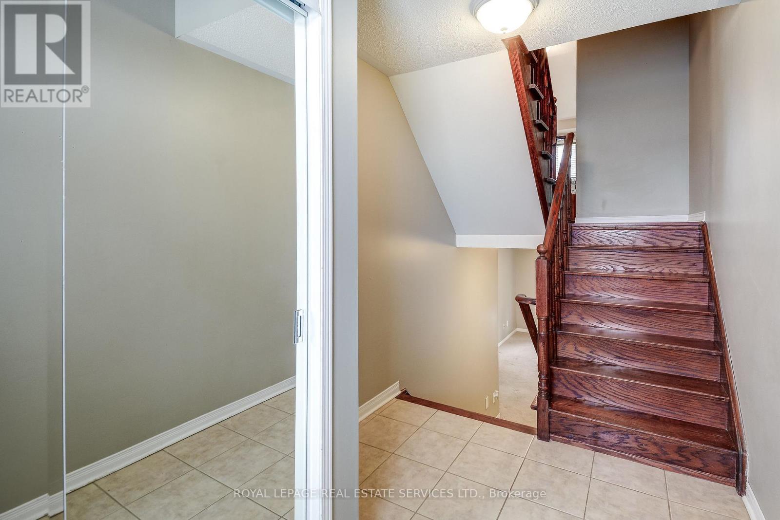 2353 Saddlecreek Crescent, Oakville, Ontario  L6M 5J7 - Photo 4 - W13860862