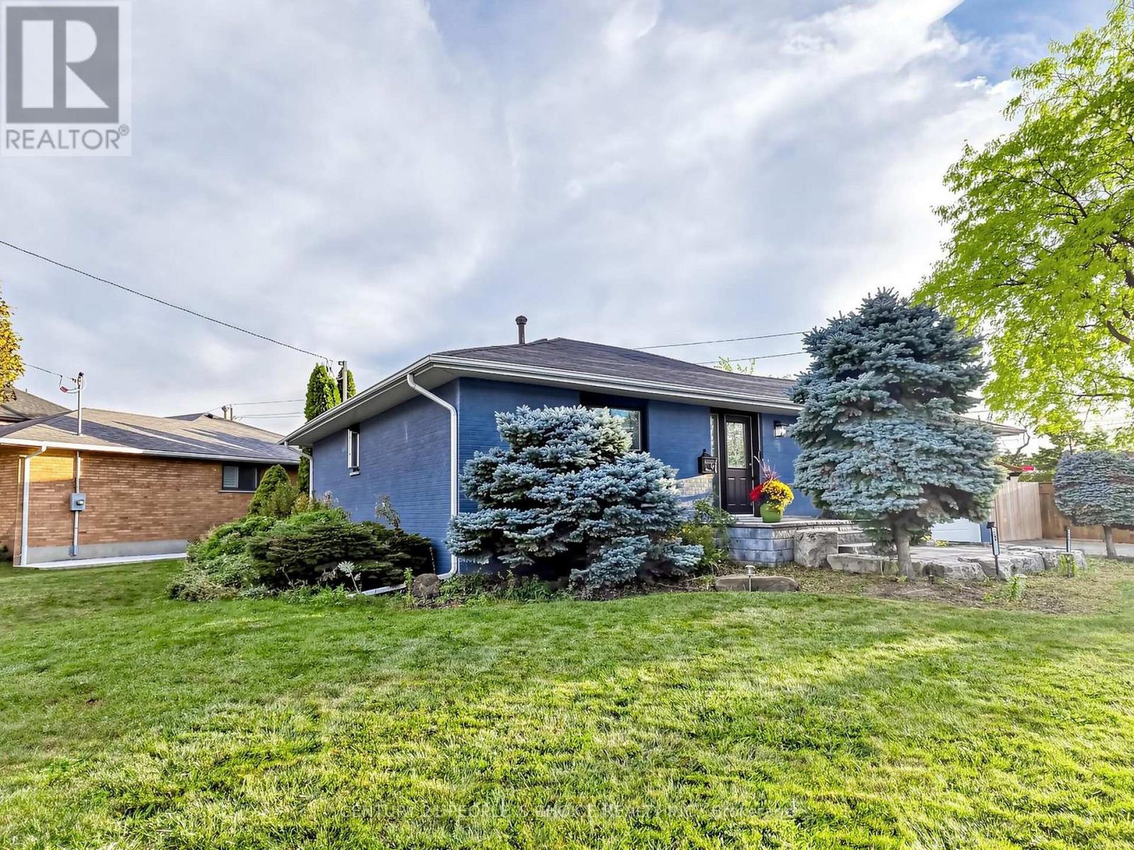 27 Matlock Avenue, Mississauga, Ontario  L5N 2P7 - Photo 3 - W13860916