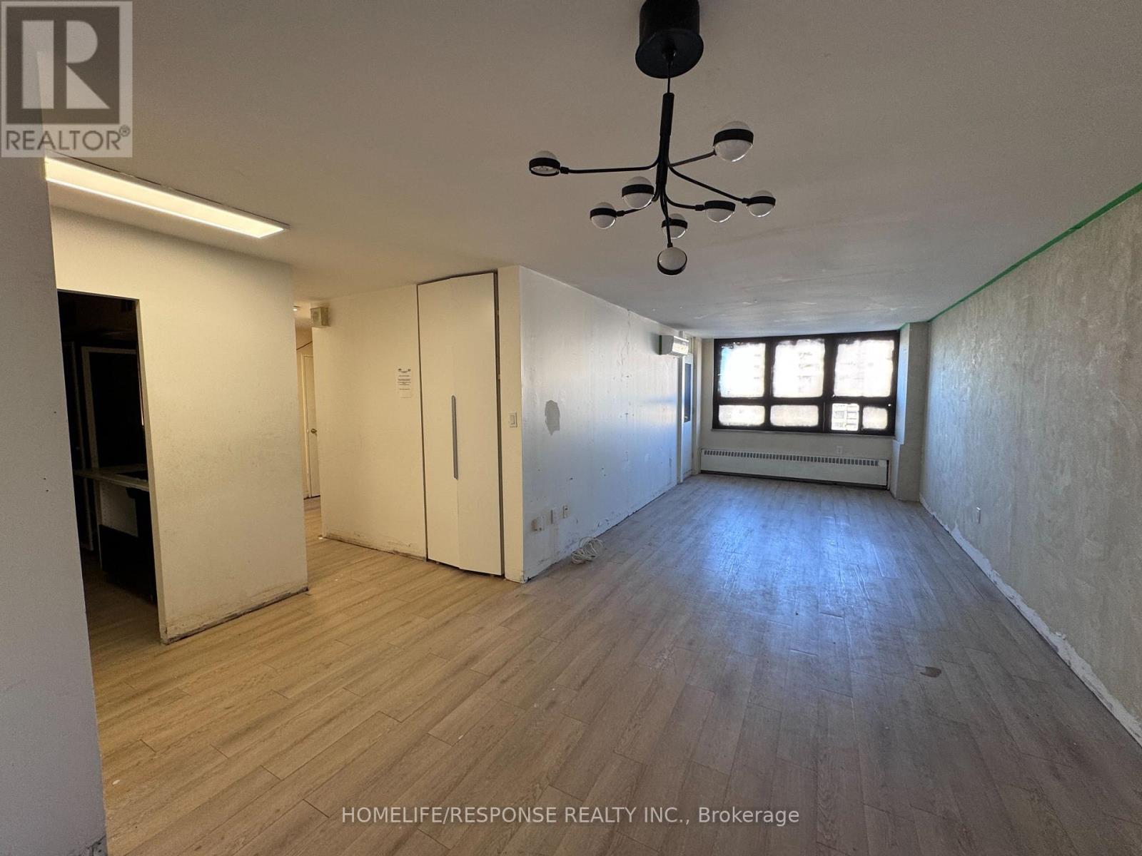 1903 - 390 Dixon Road, Toronto, Ontario  M9R 1T4 - Photo 5 - W13834628