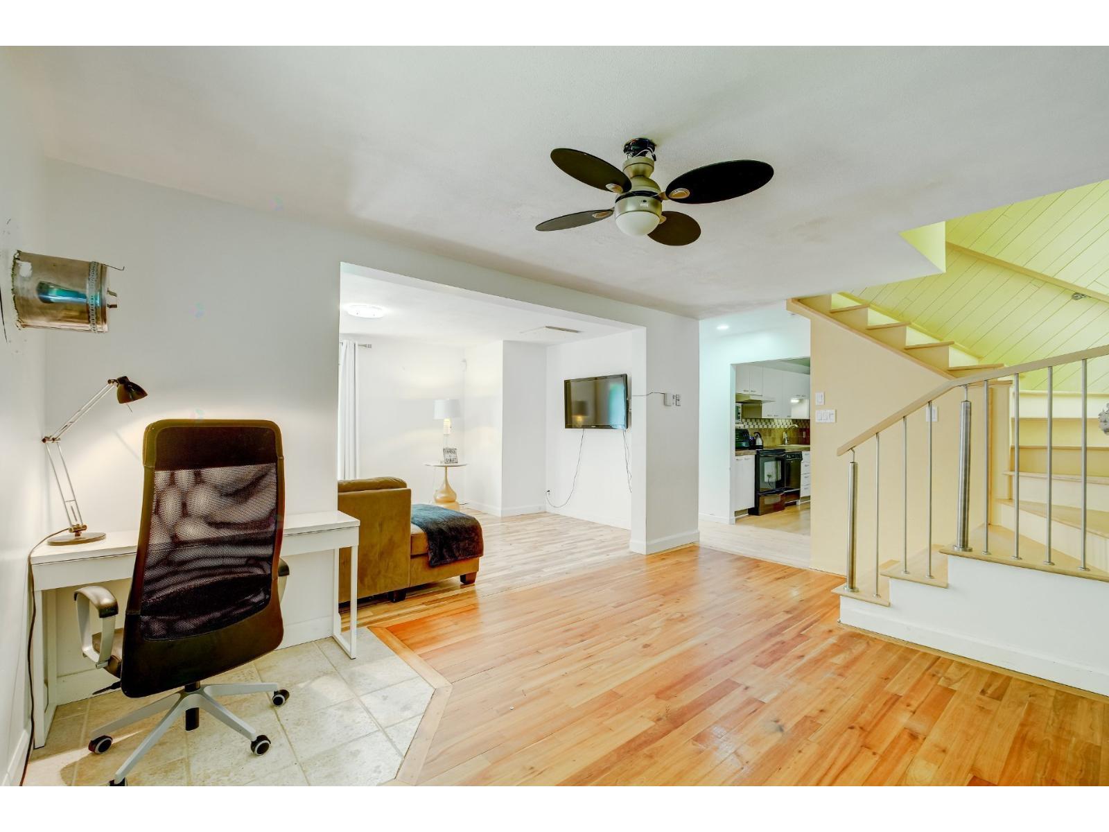 16 Rue Pine Bolton-Est Quebec Canada J0E1G0 5