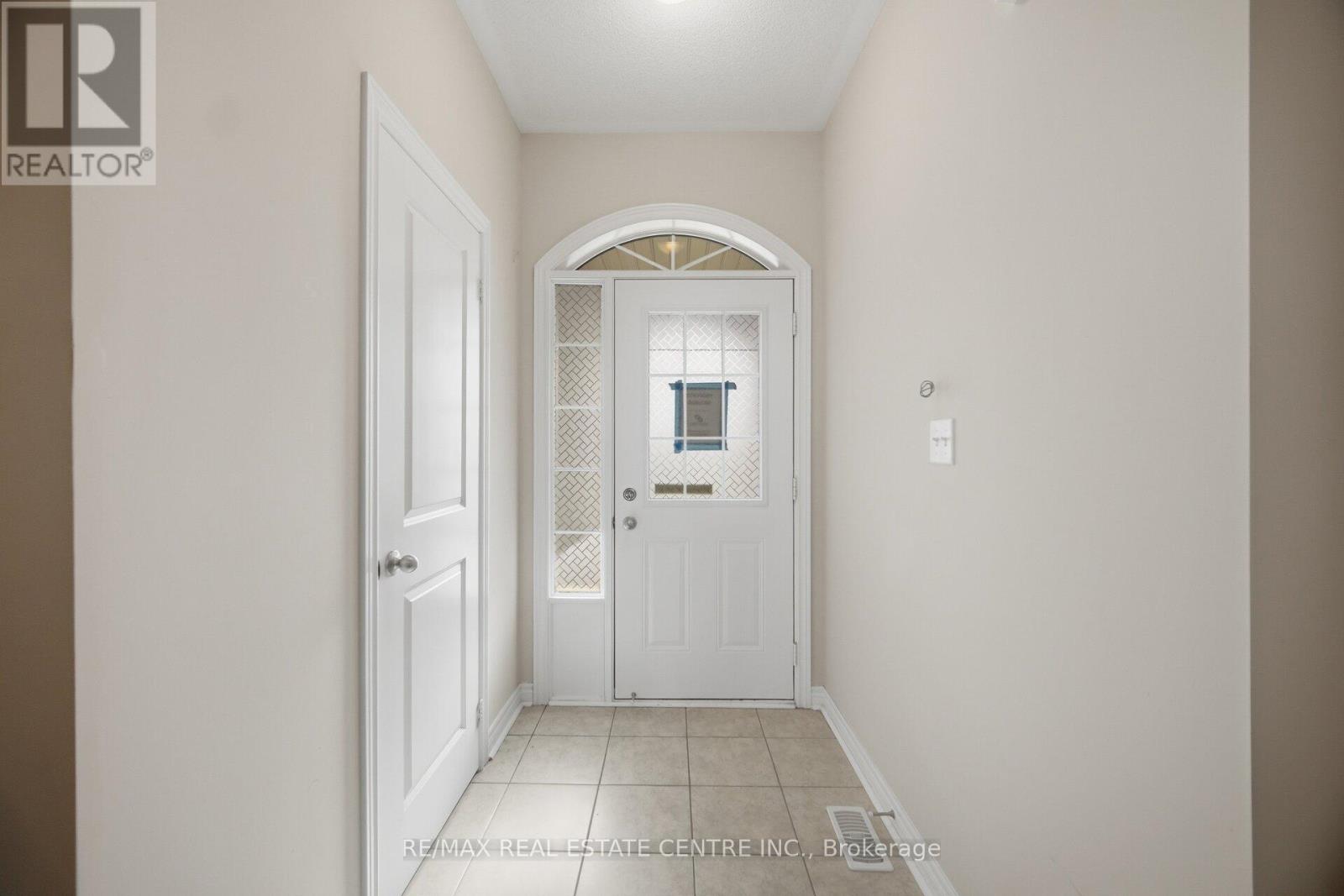 57 Benhurst Crescent, Brampton, Ontario  L7A 0B7 - Photo 5 - W13614242