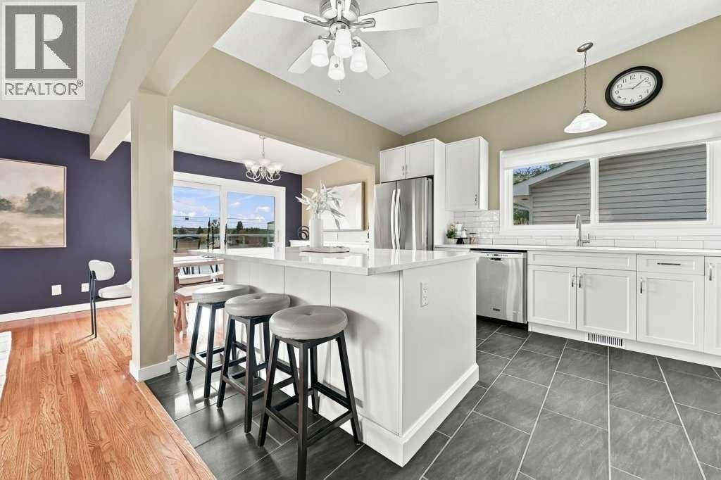 6051 Dalgetty Drive NW, Calgary, Alberta  T3A 1J4 - Photo 1 - A2320900