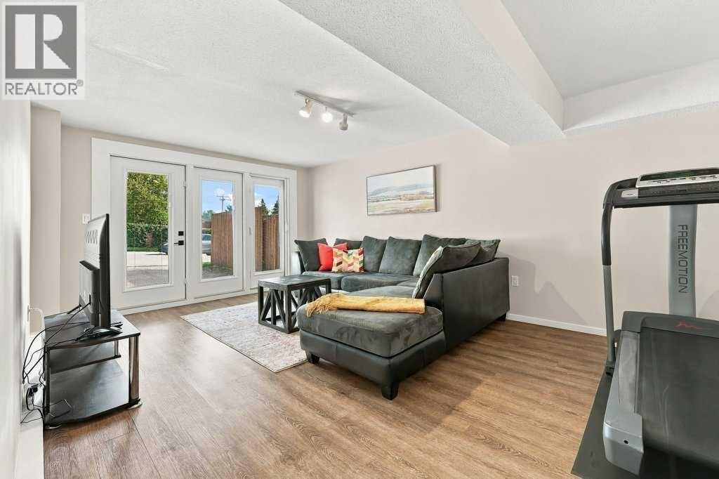 6051 Dalgetty Drive NW, Calgary, Alberta  T3A 1J4 - Photo 34 - A2320900