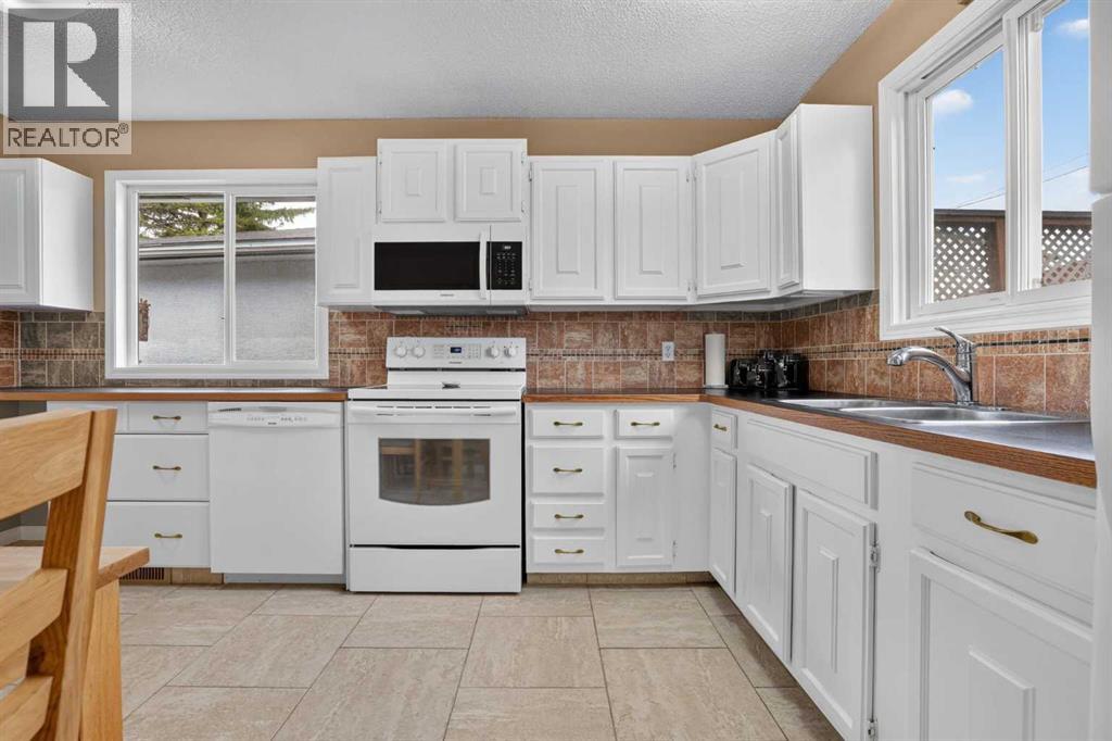 172 Queensland Road SE, Calgary, Alberta  T2J 3S2 - Photo 10 - A2333562