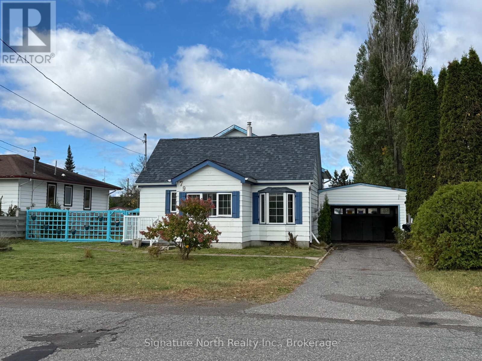 79 Penfold Street, Thunder Bay, Ontario  P7A 3J8 - Photo 1 - X13860946