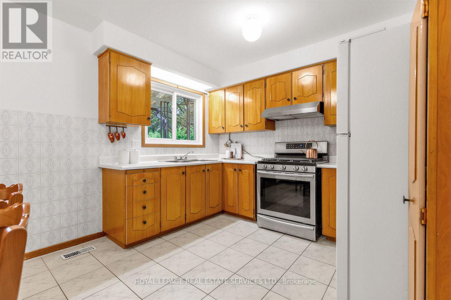 39 Albertus Avenue, Toronto, Ontario  M4R 1J5 - Photo 12 - C13861014