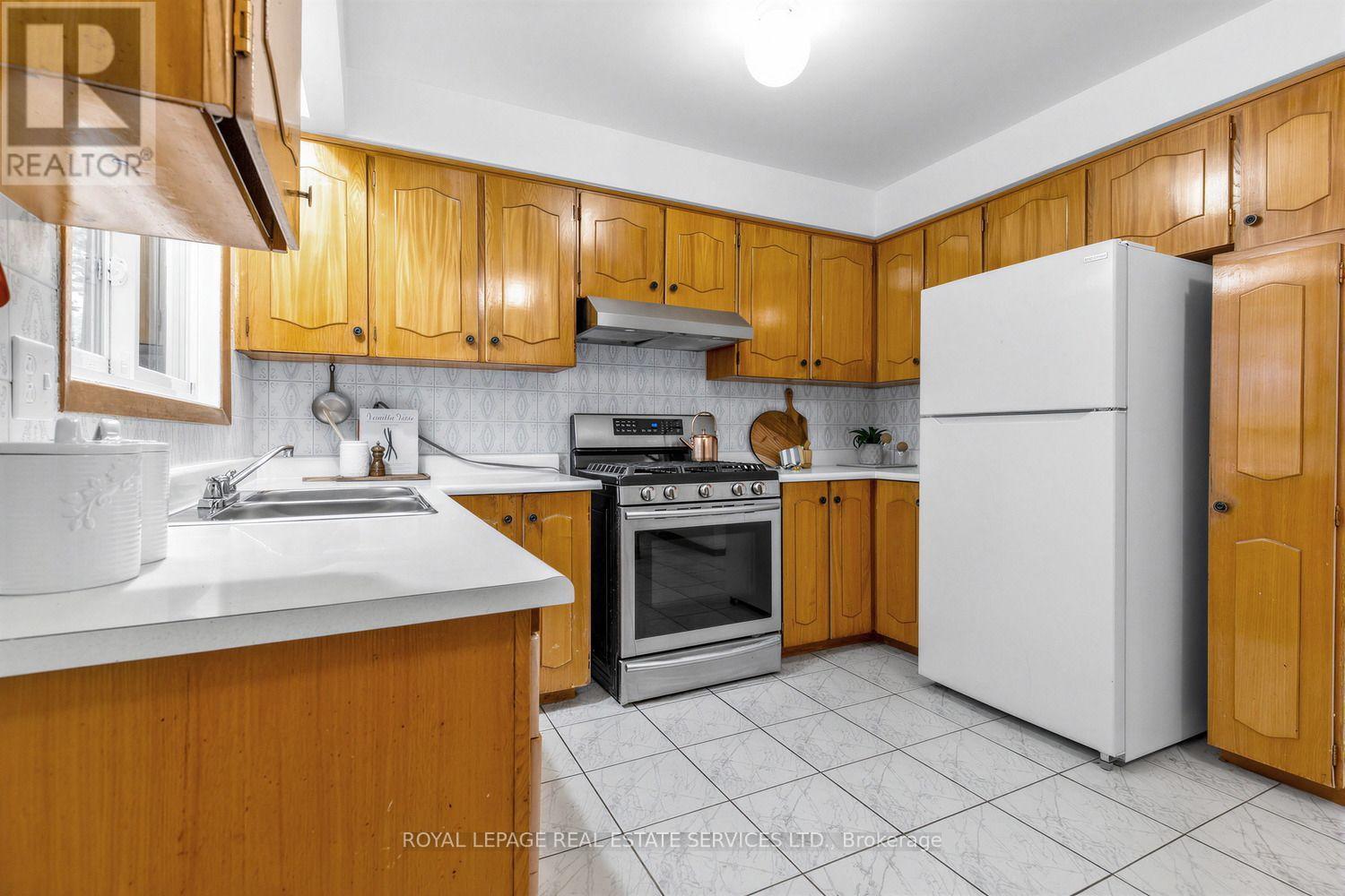 39 Albertus Avenue, Toronto, Ontario  M4R 1J5 - Photo 15 - C13861014