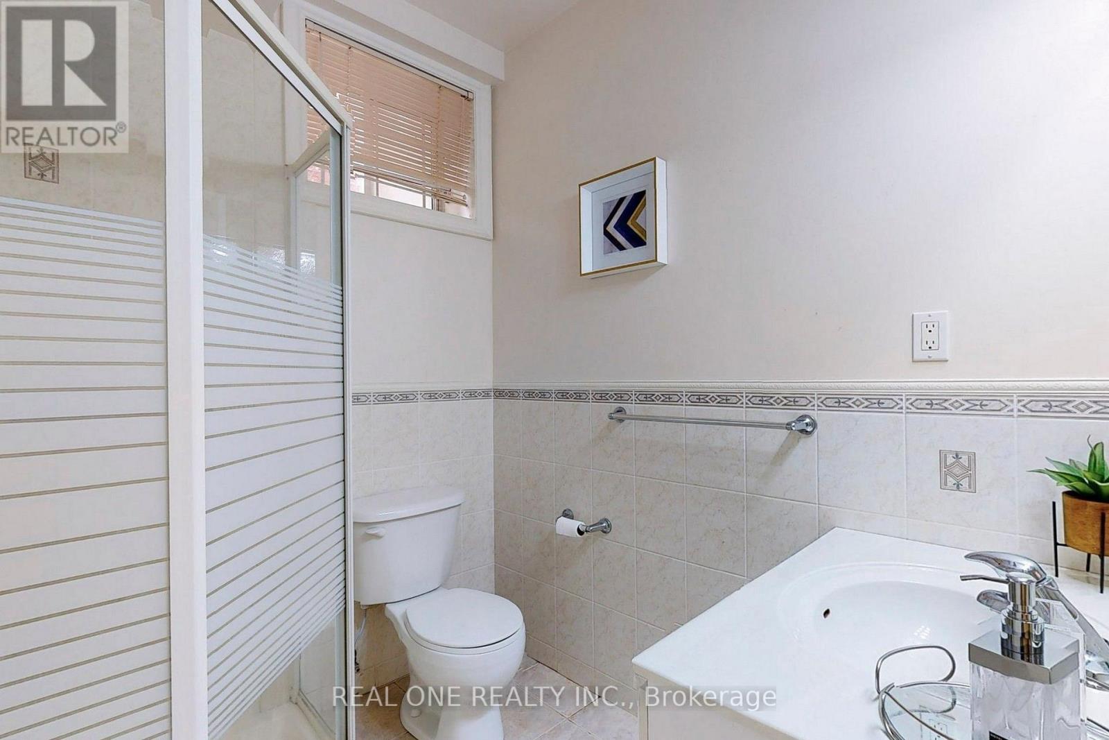 75 Green Meadows Circle, Toronto, Ontario  M2J 5G6 - Photo 6 - C13861174