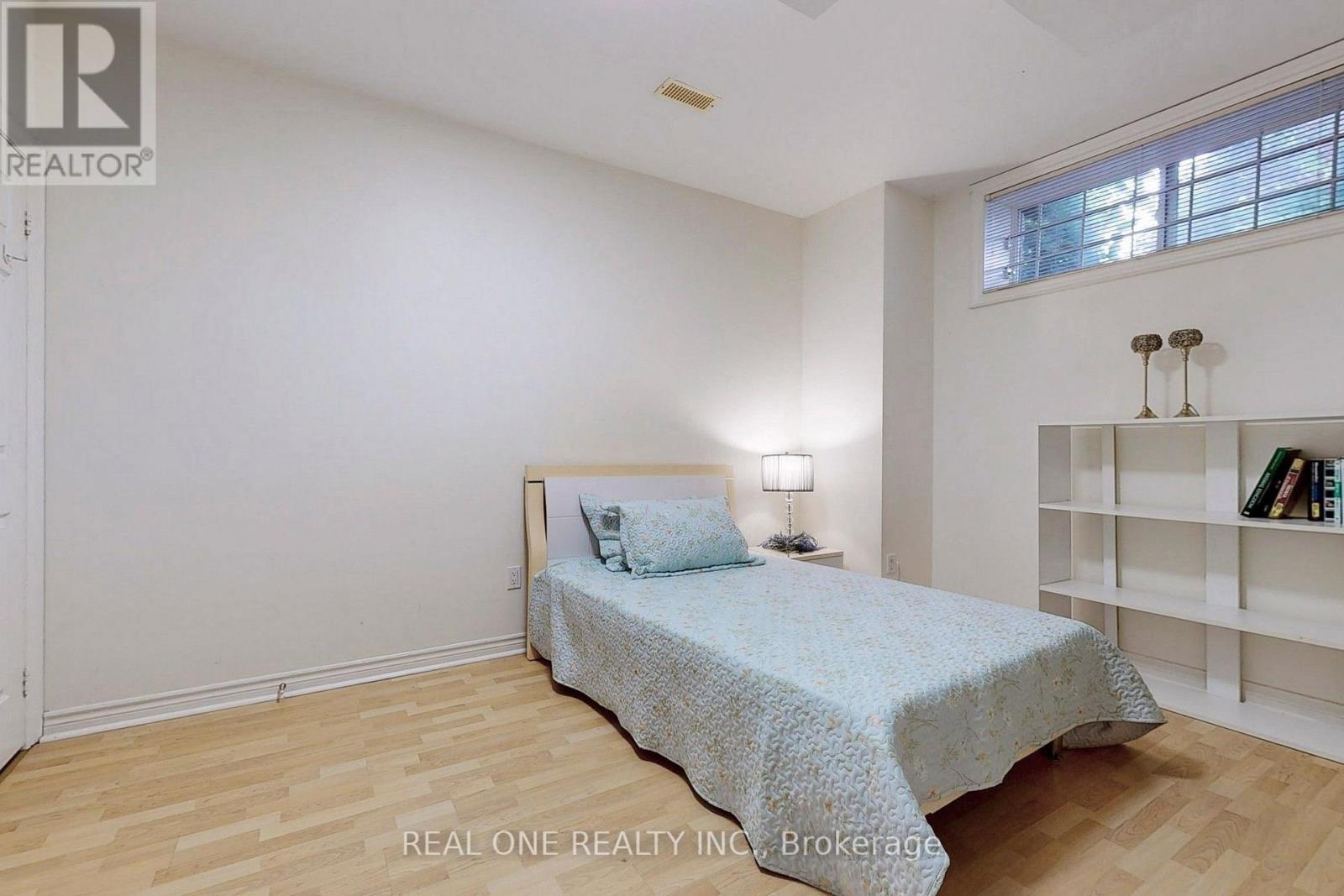 75 Green Meadows Circle, Toronto, Ontario  M2J 5G6 - Photo 8 - C13861174