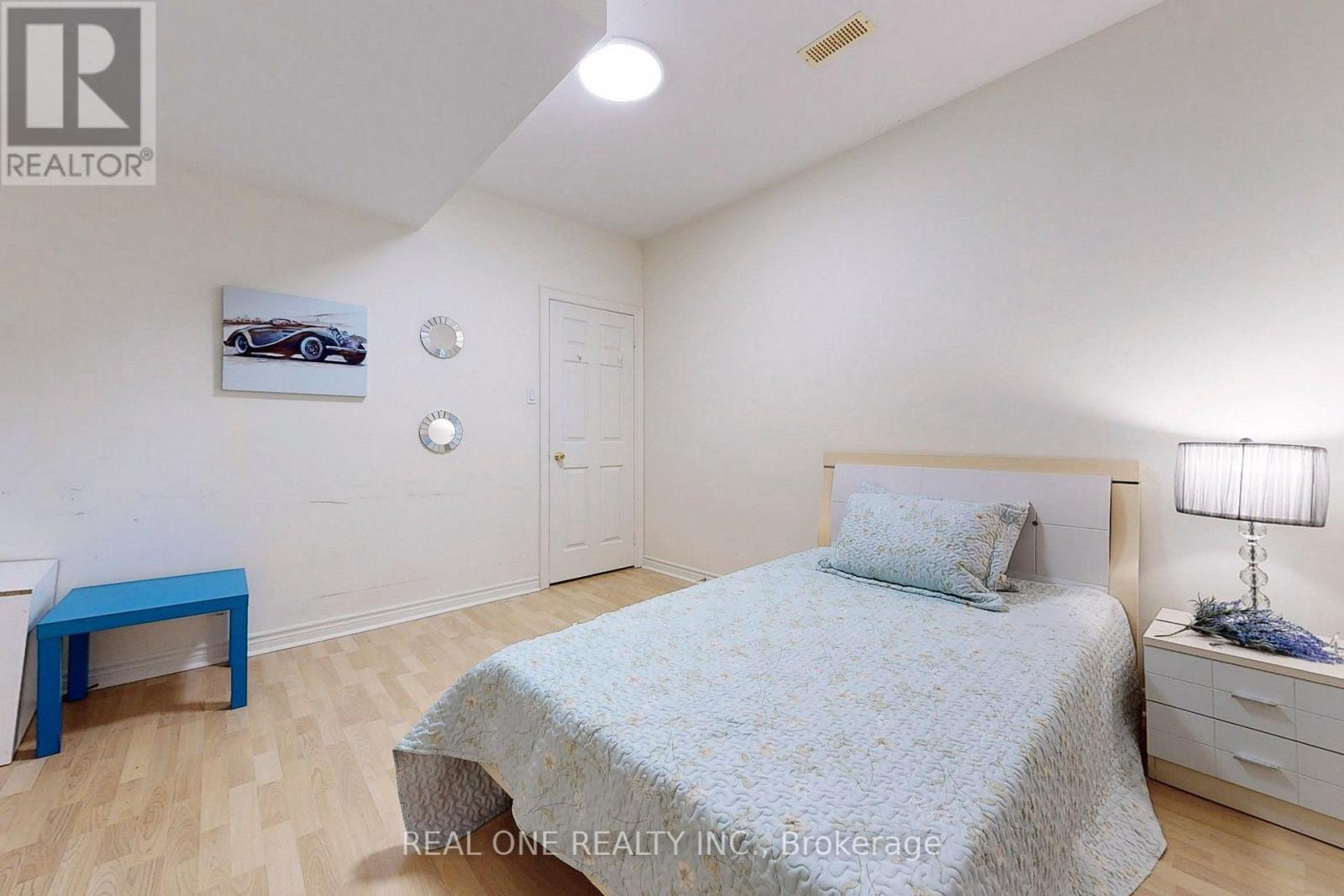 75 Green Meadows Circle, Toronto, Ontario  M2J 5G6 - Photo 9 - C13861174
