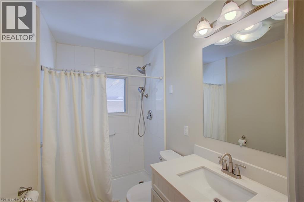 24 Valewood Place, Kitchener, Ontario  N2H 4N6 - Photo 13 - 40866834