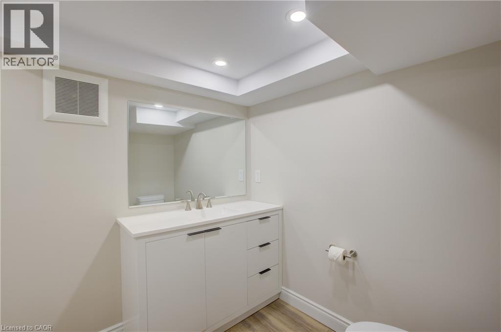 24 Valewood Place, Kitchener, Ontario  N2H 4N6 - Photo 34 - 40866834