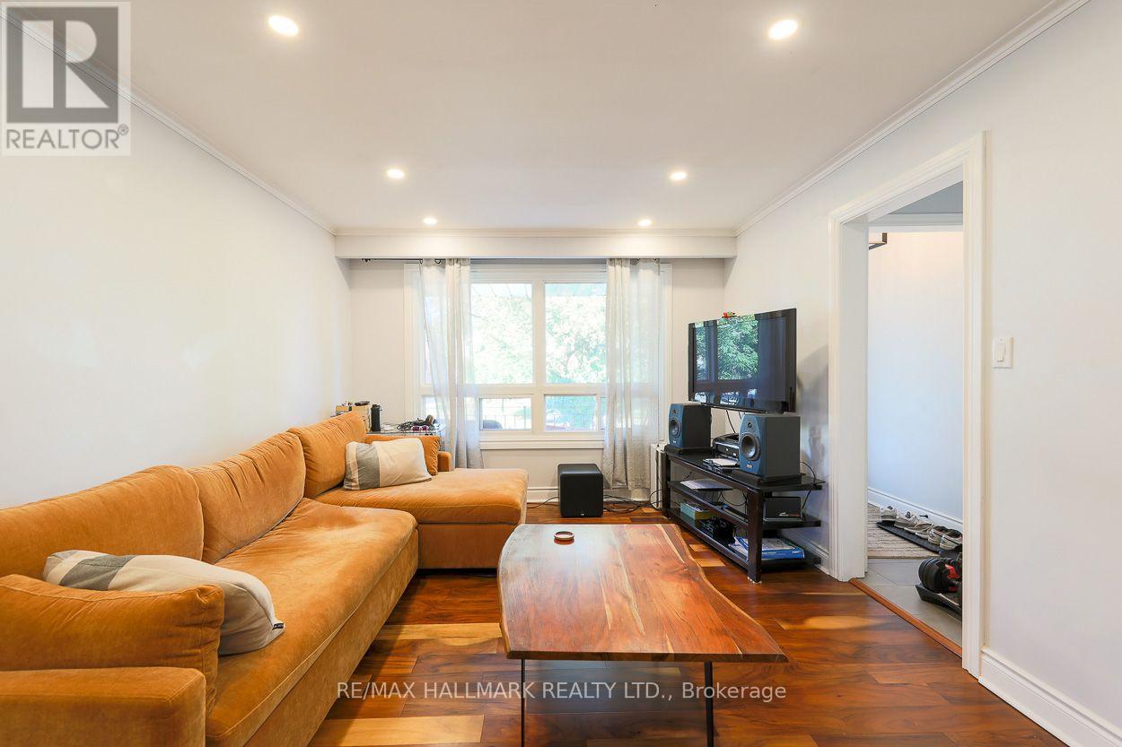 5a Scotia Avenue, Toronto, Ontario  M1L 4E4 - Photo 2 - E13861056
