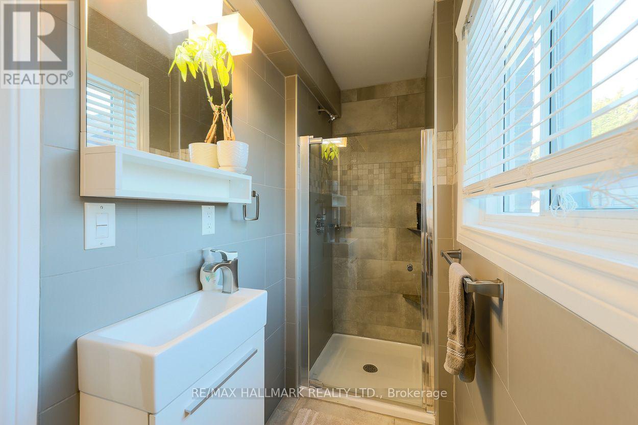 5a Scotia Avenue, Toronto, Ontario  M1L 4E4 - Photo 5 - E13861056