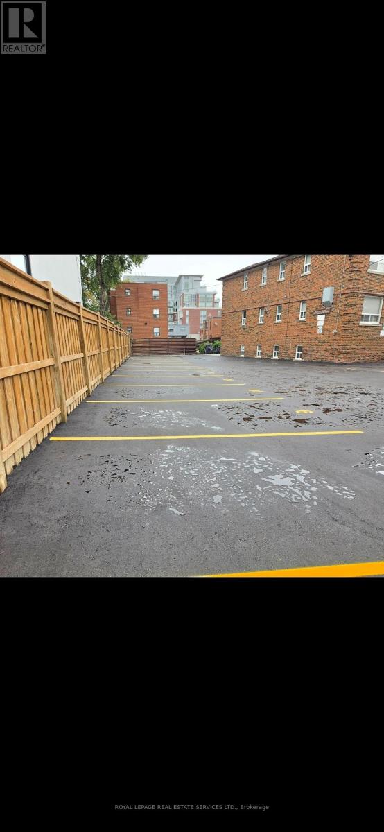 320 Lakeshore Road W, Mississauga, Ontario  L5H 1G8 - Photo 24 - W12672896