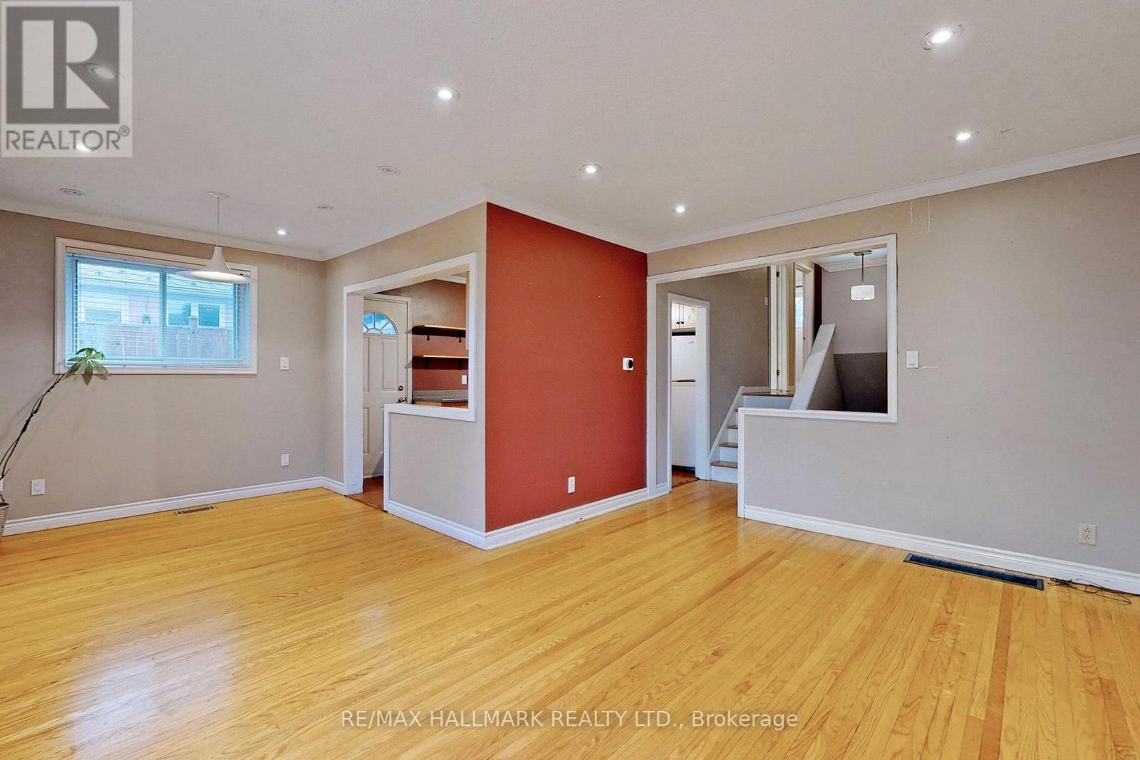 16 Knowles Crescent, Aurora, Ontario  L4G 1Z7 - Photo 4 - N13861002