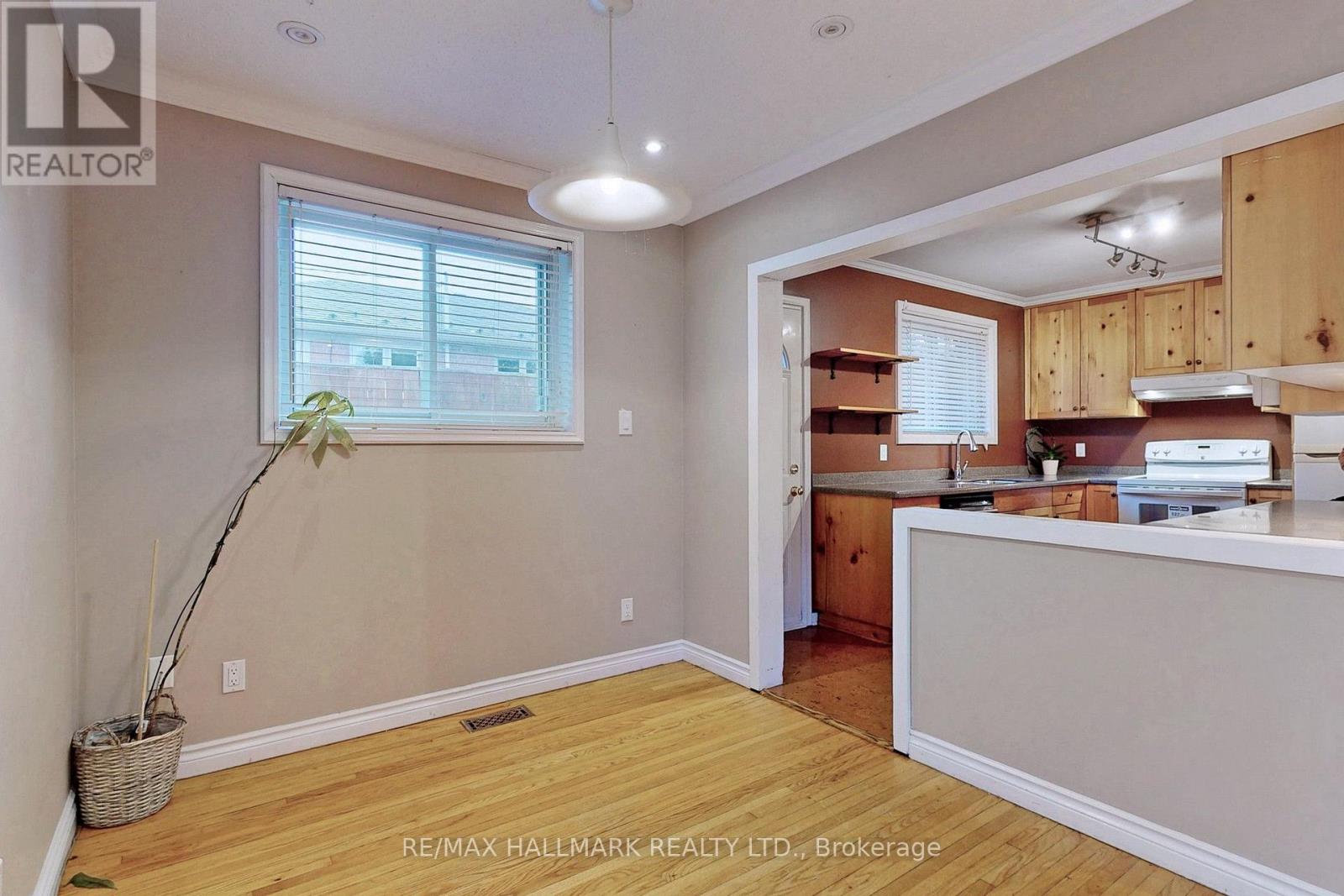 16 Knowles Crescent, Aurora, Ontario  L4G 1Z7 - Photo 5 - N13861002